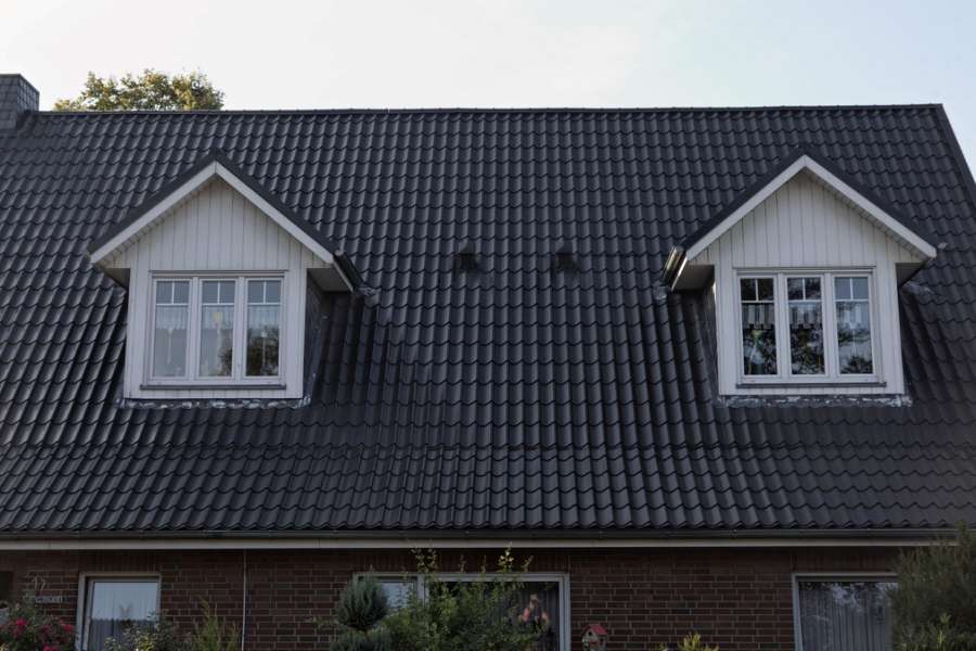 Ein Dach mit vielen Details, Basbecker Str. 17, 21769 Lamstedt